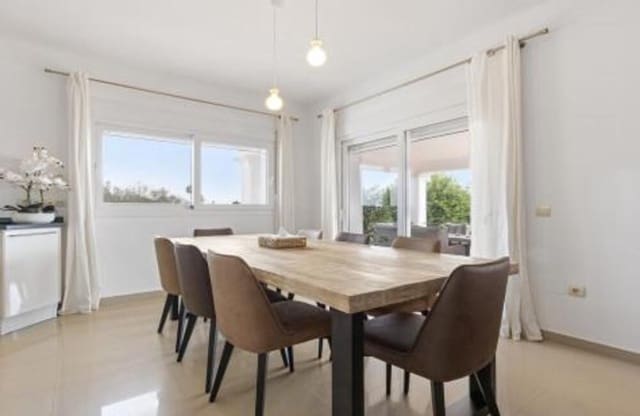 4 bedroom Villa for sale in Chullera, Manilva with pool garage - € 1,395,000 (Ref: 9902712)