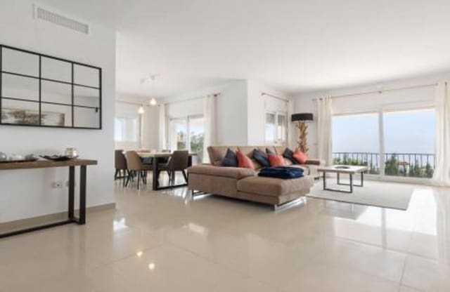 4 bedroom Villa for sale in Chullera, Manilva with pool garage - € 1,395,000 (Ref: 9902712)