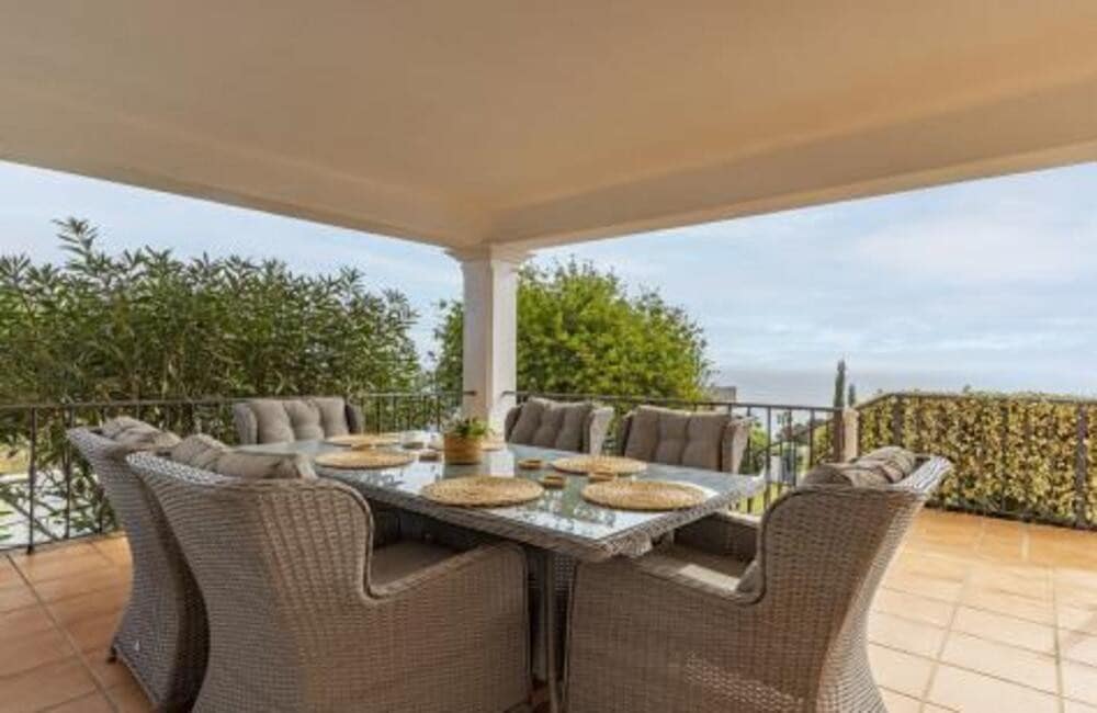 4 bedroom Villa for sale in Manilva with pool garage - € 1,395,000 (Ref: 9902712)