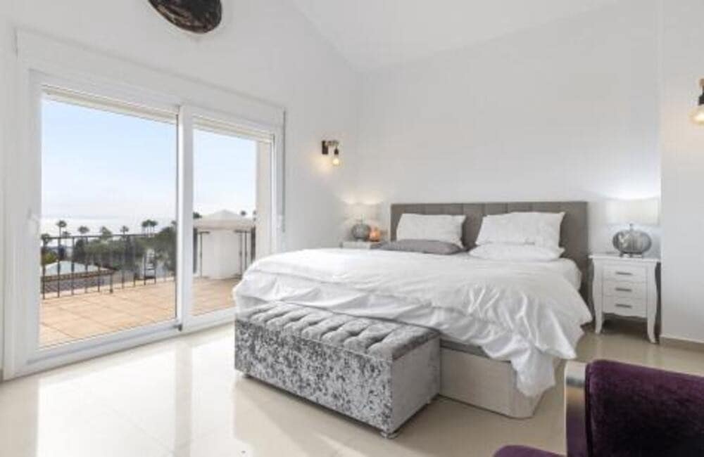 4 bedroom Villa for sale in Manilva with pool garage - € 1,395,000 (Ref: 9902712)