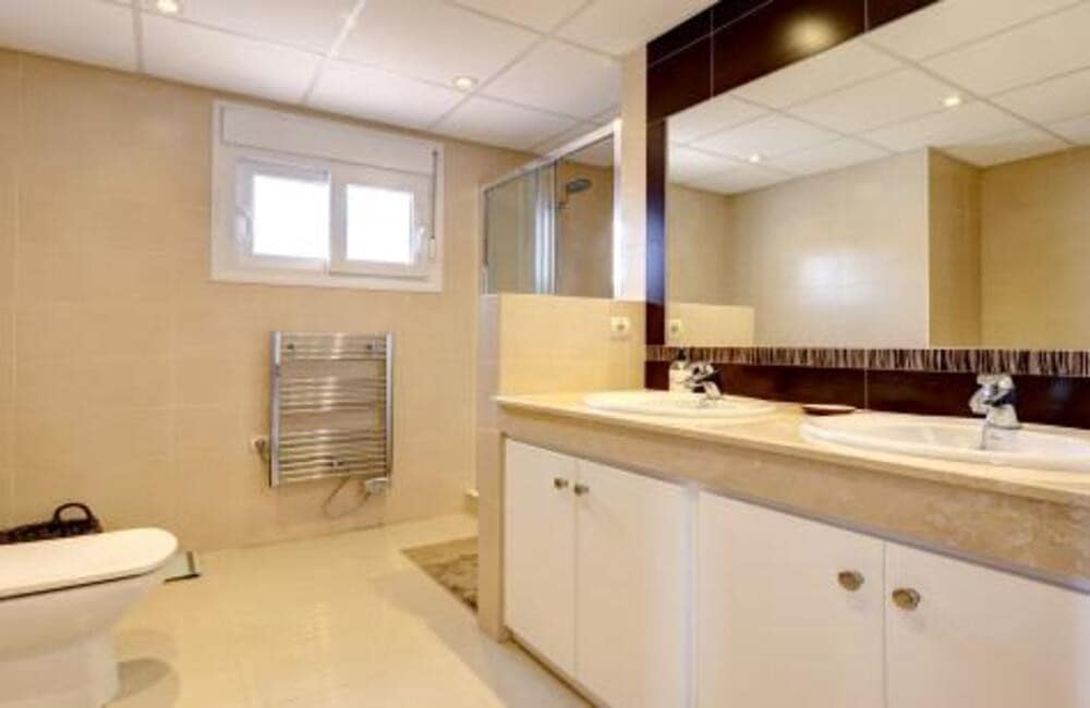 4 bedroom Villa for sale in Manilva with pool garage - € 1,395,000 (Ref: 9902712)