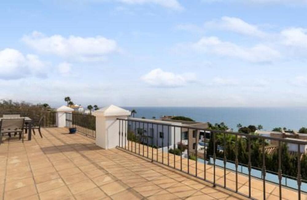 4 bedroom Villa for sale in Manilva with pool garage - € 1,395,000 (Ref: 9902712)
