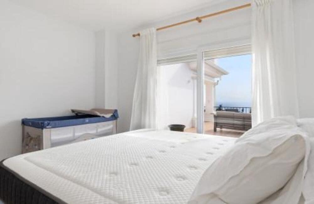 4 bedroom Villa for sale in Manilva with pool garage - € 1,395,000 (Ref: 9902712)