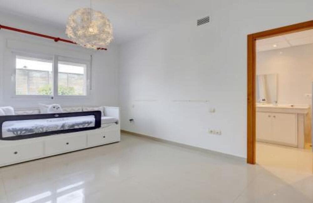 4 bedroom Villa for sale in Manilva with pool garage - € 1,395,000 (Ref: 9902712)