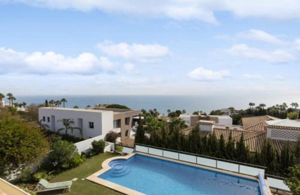 4 bedroom Villa for sale in Manilva with pool garage - € 1,395,000 (Ref: 9902712)