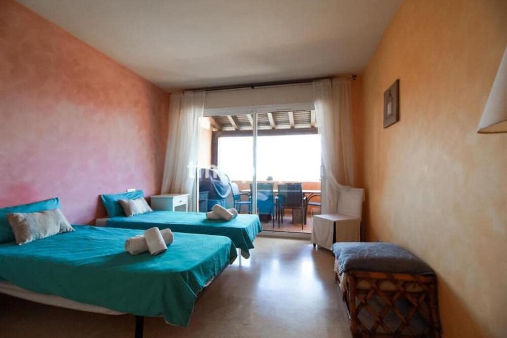 3 soverom Leilighet til leie i La Duquesa / Puerto de la Duquesa med svømmebasseng garasje - € 2 350 (Ref: 9907131)
