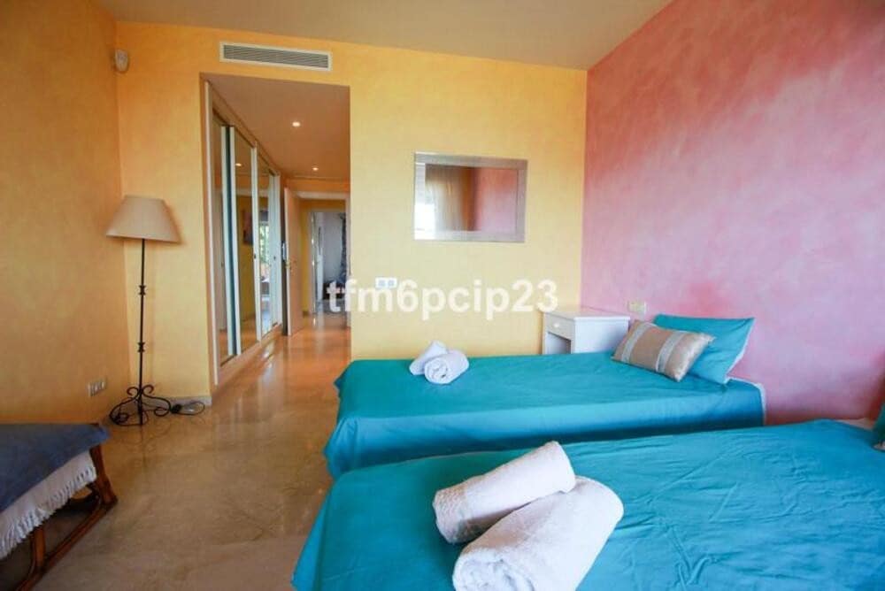 3 soverom Leilighet til leie i La Duquesa / Puerto de la Duquesa med svømmebasseng garasje - € 2 350 (Ref: 9907131)