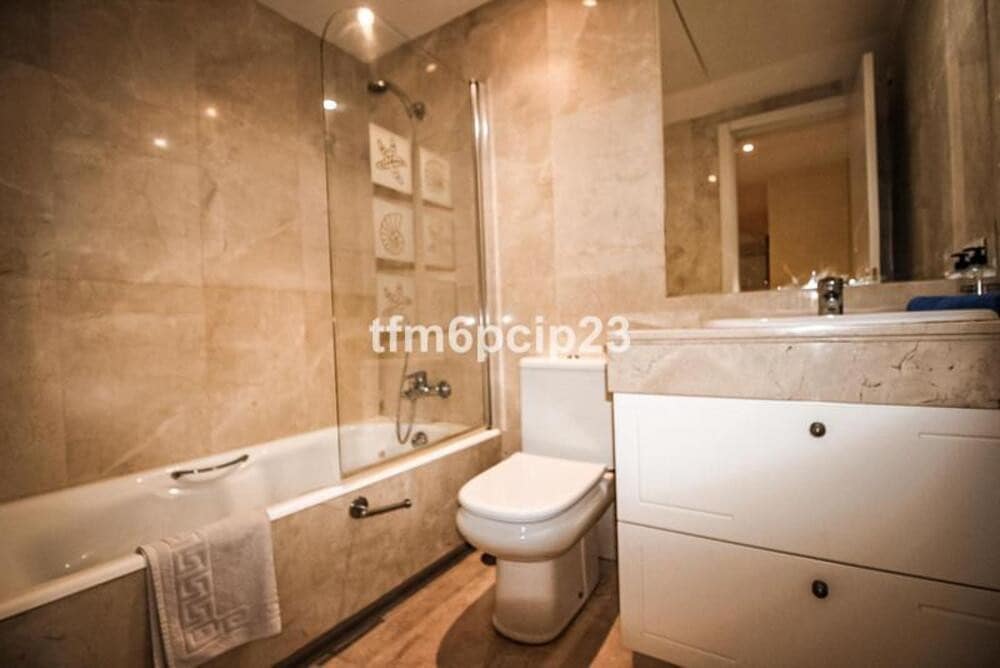 3 soverom Leilighet til leie i La Duquesa / Puerto de la Duquesa med svømmebasseng garasje - € 2 350 (Ref: 9907131)