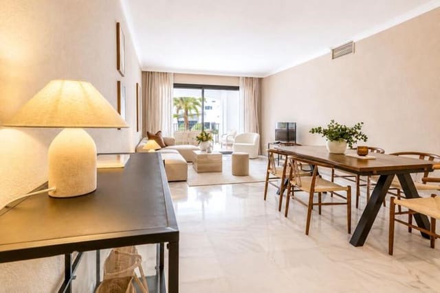 Apartamento de 3 habitaciones en Puerto Banus, Marbella en venta con piscina - 750.000 € (Ref: 9907132)