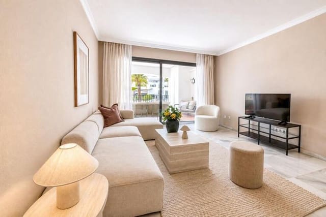 Apartamento de 3 habitaciones en Puerto Banus, Marbella en venta con piscina - 750.000 € (Ref: 9907132)