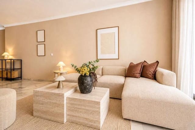 Apartamento de 3 habitaciones en Puerto Banus, Marbella en venta con piscina - 750.000 € (Ref: 9907132)