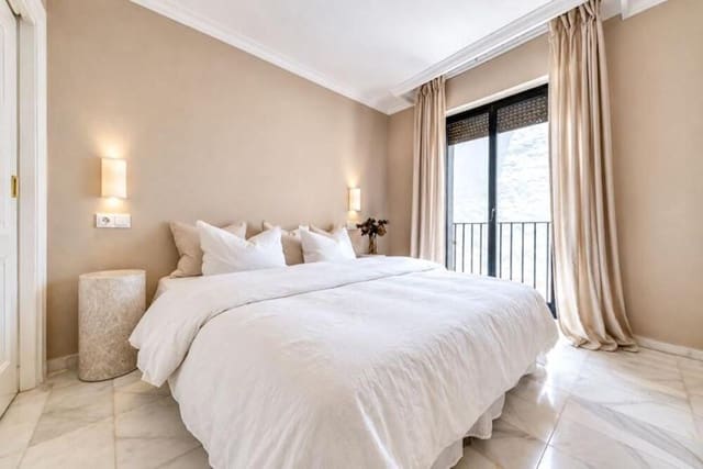 Apartamento de 3 habitaciones en Puerto Banus, Marbella en venta con piscina - 750.000 € (Ref: 9907132)