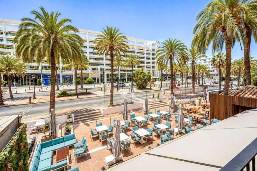 Apartamento de 3 habitaciones en Puerto Banus en venta con piscina - 750.000 € (Ref: 9907132)
