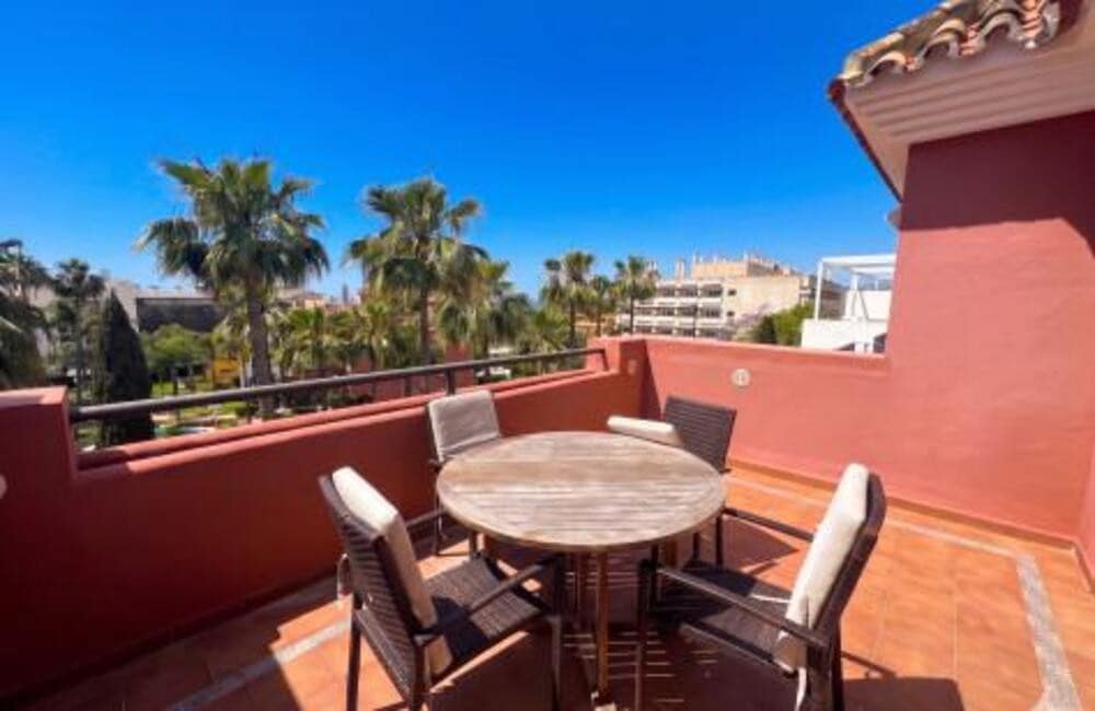 4 quarto Apartamento para arrendar em Marbella com garagem - 3 500 € (Ref: 9909934)