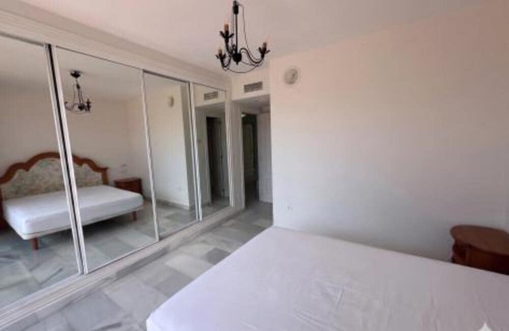 4 quarto Apartamento para arrendar em Marbella com garagem - 3 500 € (Ref: 9909934)