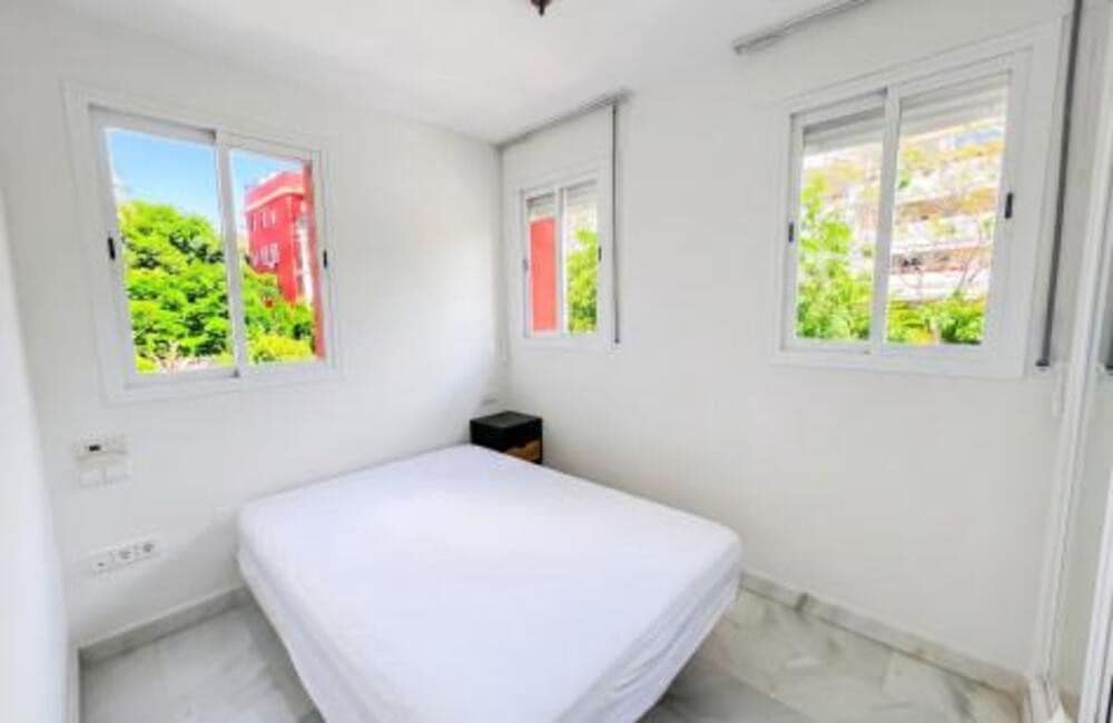 4 quarto Apartamento para arrendar em Marbella com garagem - 3 500 € (Ref: 9909934)