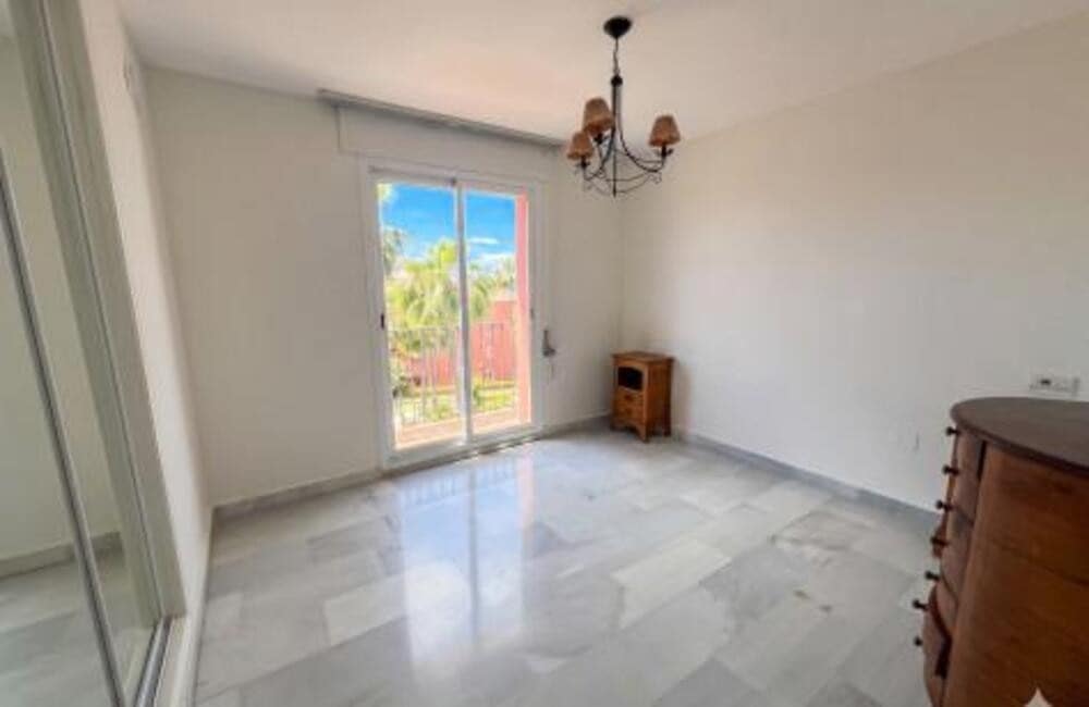 4 quarto Apartamento para arrendar em Marbella com garagem - 3 500 € (Ref: 9909934)
