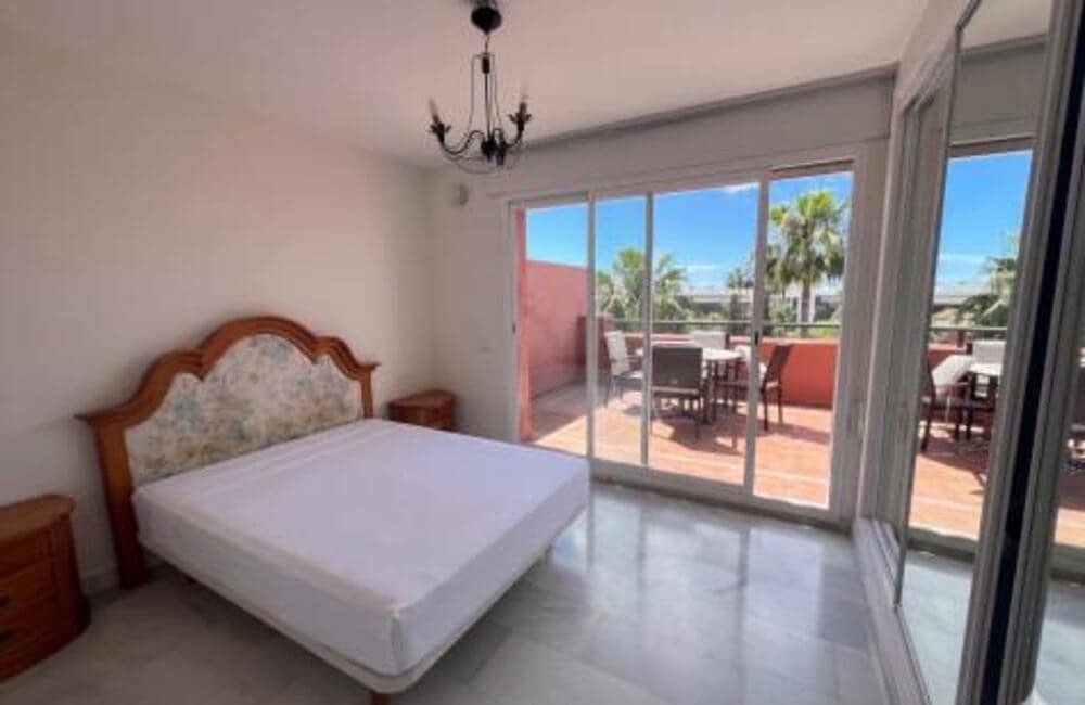 4 quarto Apartamento para arrendar em Marbella com garagem - 3 500 € (Ref: 9909934)