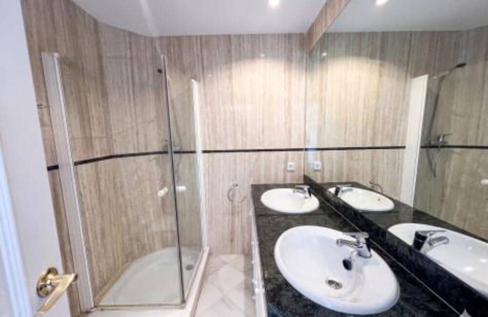 4 quarto Apartamento para arrendar em Marbella com garagem - 3 500 € (Ref: 9909934)