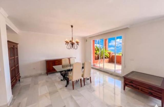 4 quarto Apartamento para arrendar em Casco Antiguo, Marbella com garagem - 3 500 € (Ref: 9909934)