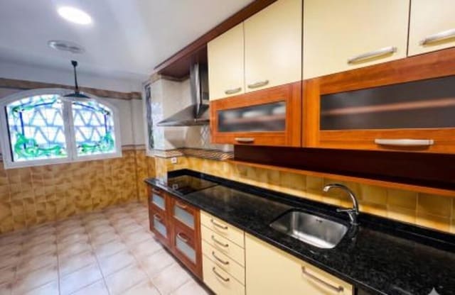 4 quarto Apartamento para arrendar em Casco Antiguo, Marbella com garagem - 3 500 € (Ref: 9909934)