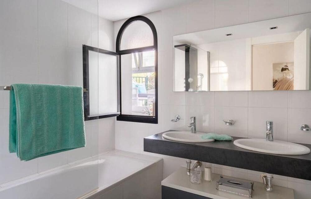 3 sypialnia Dom na sprzedaż w Costalita z basenem garażem - 680 000 € (Ref: 9909937)