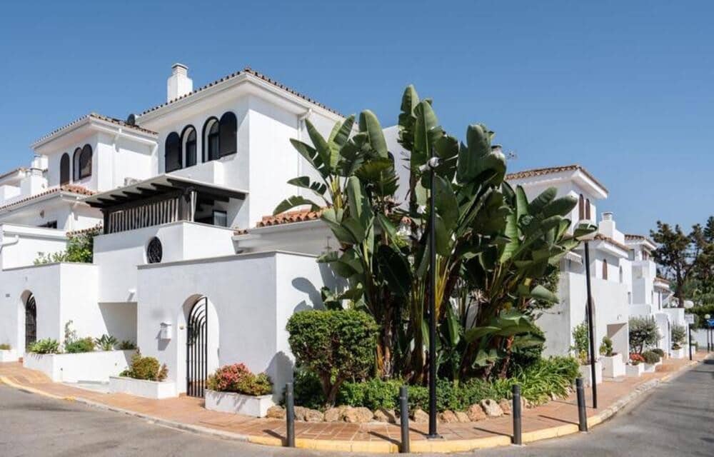3 sypialnia Dom na sprzedaż w Costalita z basenem garażem - 680 000 € (Ref: 9909937)