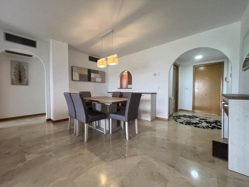 Apartamento de 3 habitaciones en Guadalmina en alquiler con piscina garaje - 2.400 € (Ref: 9909938)