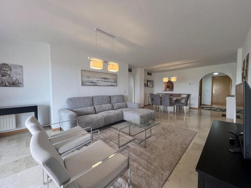 Apartamento de 3 habitaciones en Guadalmina en alquiler con piscina garaje - 2.400 € (Ref: 9909938)