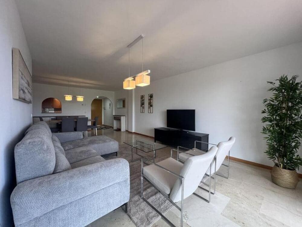 Apartamento de 3 habitaciones en Guadalmina en alquiler con piscina garaje - 2.400 € (Ref: 9909938)