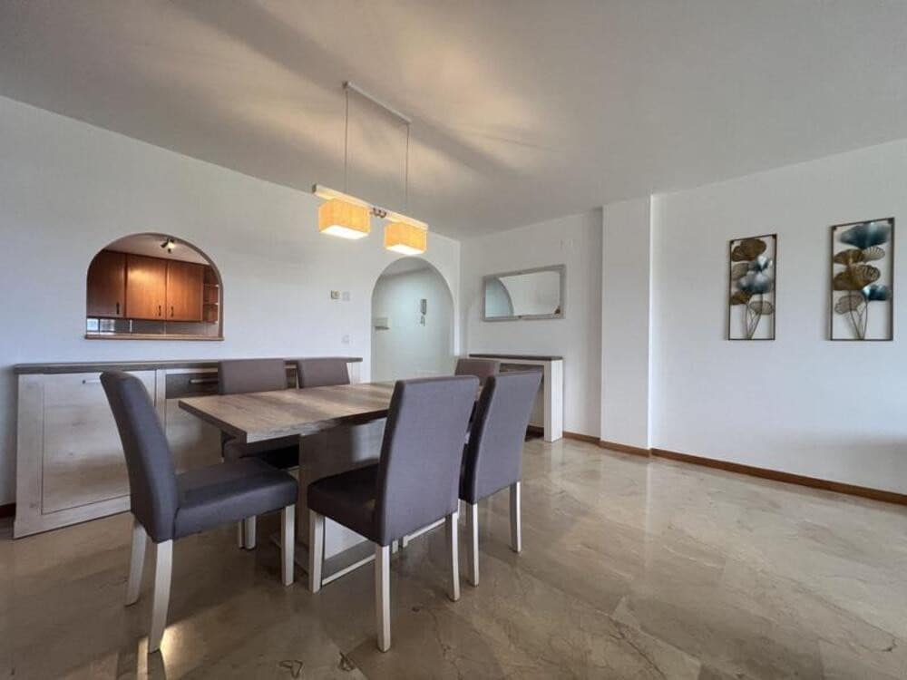 Apartamento de 3 habitaciones en Guadalmina en alquiler con piscina garaje - 2.400 € (Ref: 9909938)