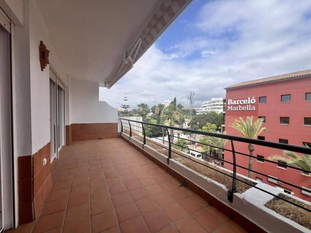 Apartamento de 3 habitaciones en Guadalmina en alquiler con piscina garaje - 2.400 € (Ref: 9909938)
