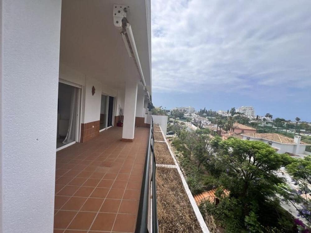 Apartamento de 3 habitaciones en Guadalmina en alquiler con piscina garaje - 2.400 € (Ref: 9909938)