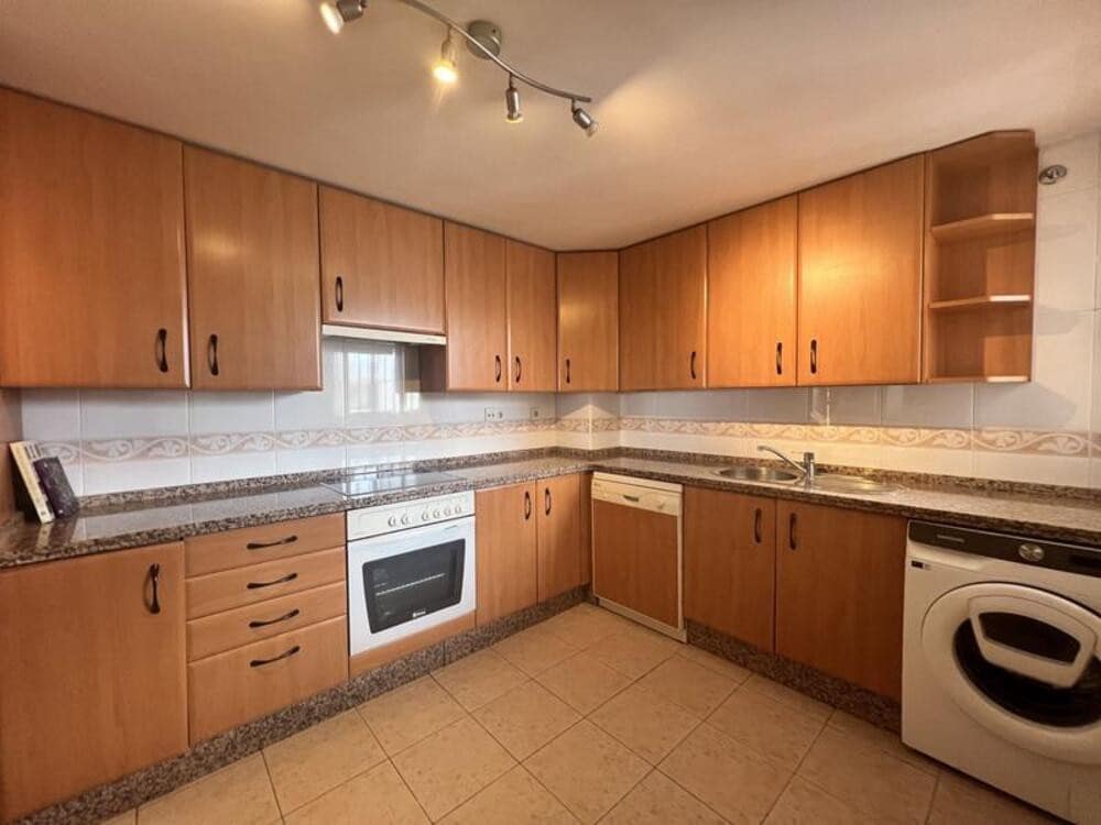 Apartamento de 3 habitaciones en Guadalmina en alquiler con piscina garaje - 2.400 € (Ref: 9909938)