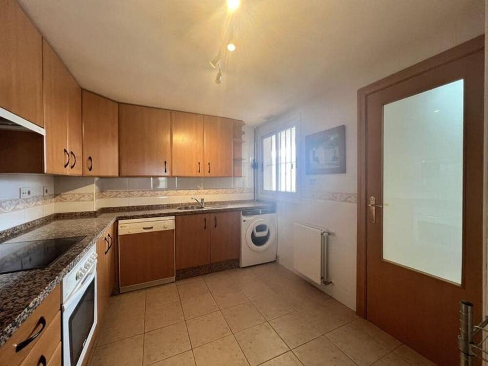 Apartamento de 3 habitaciones en Guadalmina en alquiler con piscina garaje - 2.400 € (Ref: 9909938)