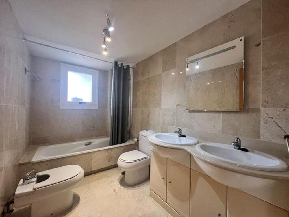 Apartamento de 3 habitaciones en Guadalmina en alquiler con piscina garaje - 2.400 € (Ref: 9909938)