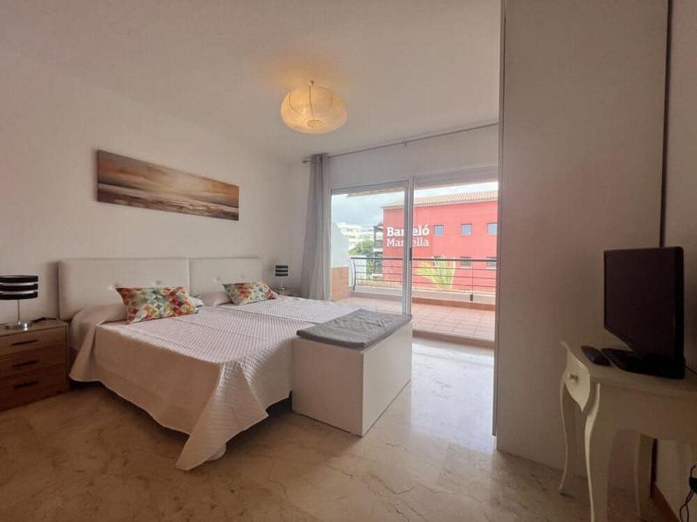Apartamento de 3 habitaciones en Guadalmina en alquiler con piscina garaje - 2.400 € (Ref: 9909938)