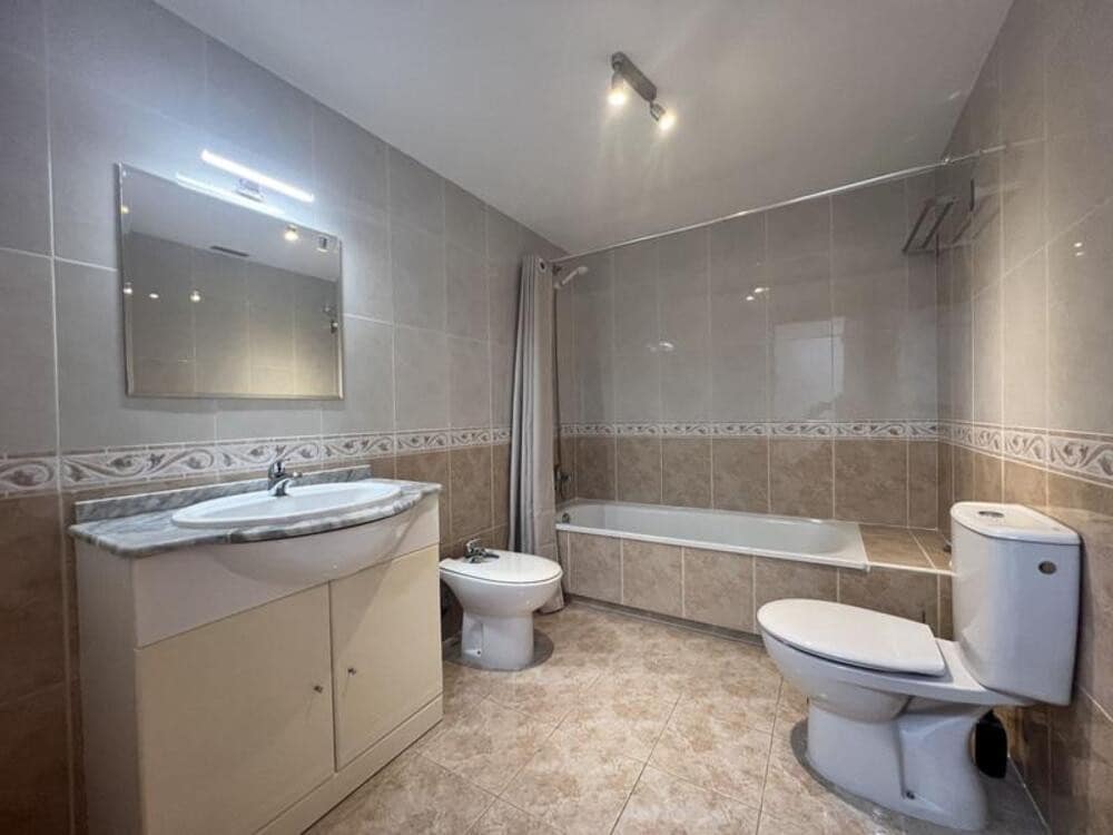 Apartamento de 3 habitaciones en Guadalmina en alquiler con piscina garaje - 2.400 € (Ref: 9909938)