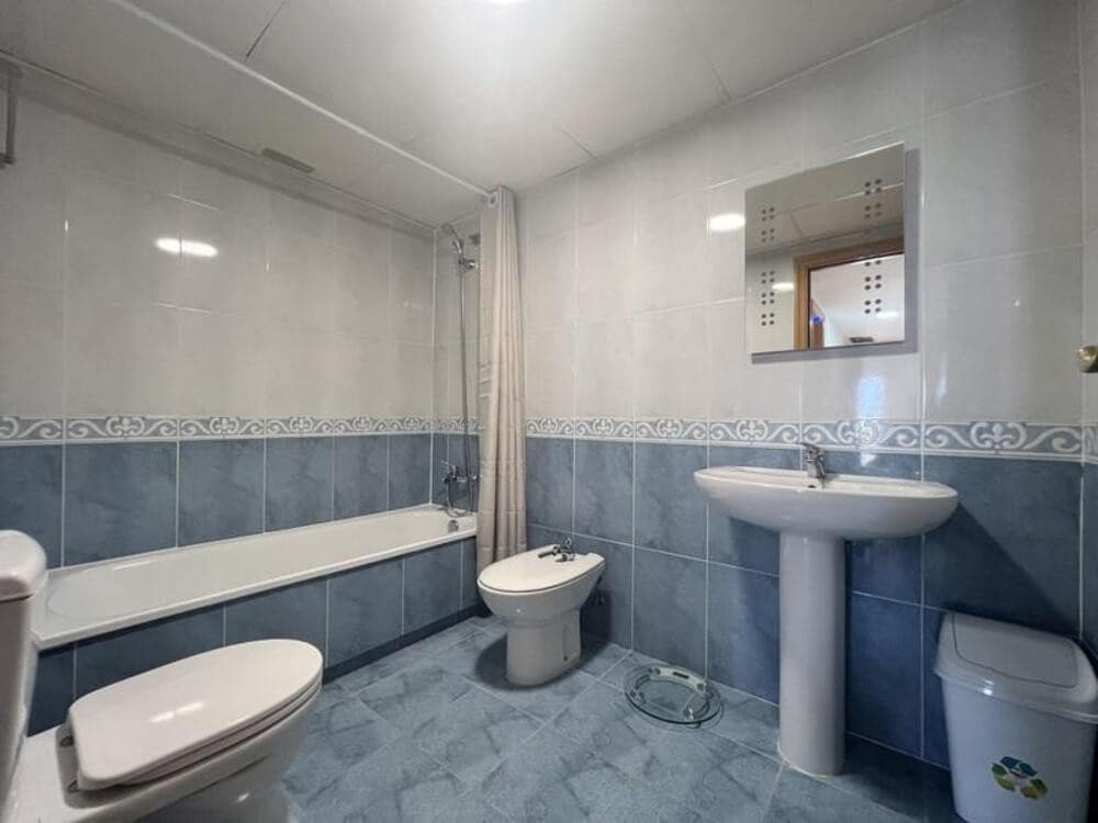 Apartamento de 3 habitaciones en Guadalmina en alquiler con piscina garaje - 2.400 € (Ref: 9909938)
