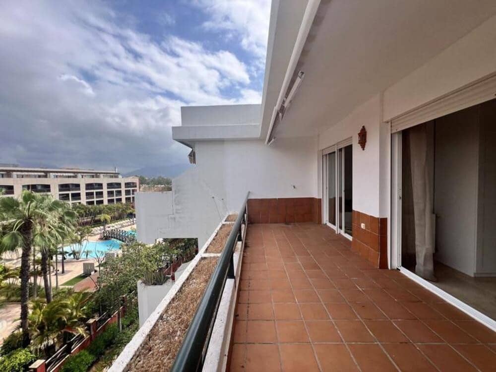 Apartamento de 3 habitaciones en Guadalmina en alquiler con piscina garaje - 2.400 € (Ref: 9909938)