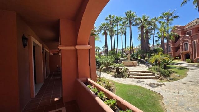 Apartamento de 2 habitaciones en La Dama de Noche - La Alzambra, Marbella en venta con piscina - 825.000 € (Ref: 9909939)