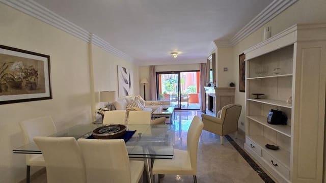 Apartamento de 2 habitaciones en La Dama de Noche - La Alzambra, Marbella en venta con piscina - 825.000 € (Ref: 9909939)
