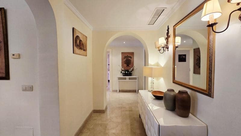 2 sypialnia Apartament do wynajęcia w Marbella z basenem - 3 000 € (Ref: 9909940)