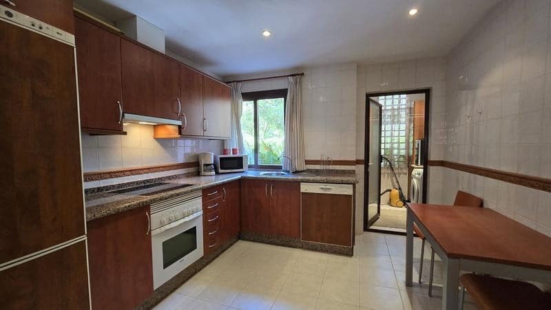 2 sypialnia Apartament do wynajęcia w Marbella z basenem - 3 000 € (Ref: 9909940)
