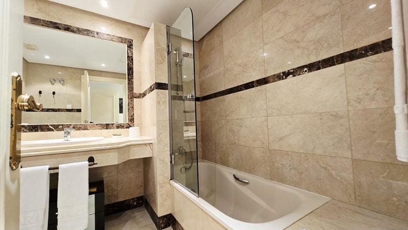 2 sypialnia Apartament do wynajęcia w Marbella z basenem - 3 000 € (Ref: 9909940)