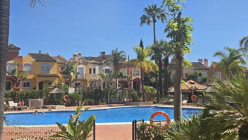2 sypialnia Apartament do wynajęcia w Marbella z basenem - 3 000 € (Ref: 9909940)