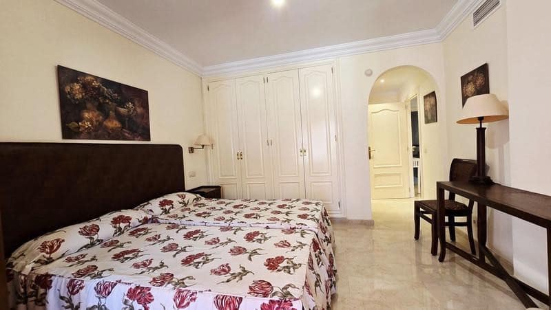 2 sypialnia Apartament do wynajęcia w Marbella z basenem - 3 000 € (Ref: 9909940)