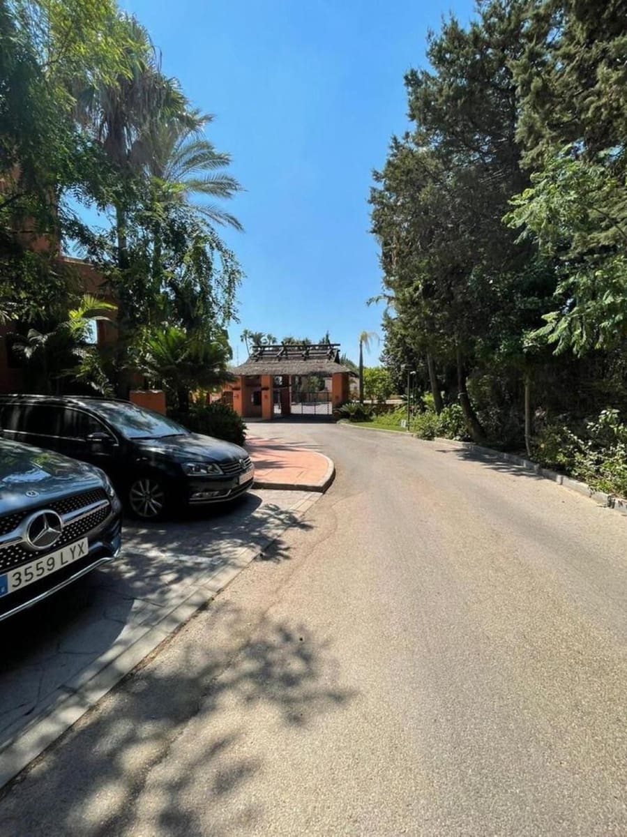 2 soverom Leilighet til leie i New Golden Mile med svømmebasseng garasje - € 2 200 (Ref: 9909941)