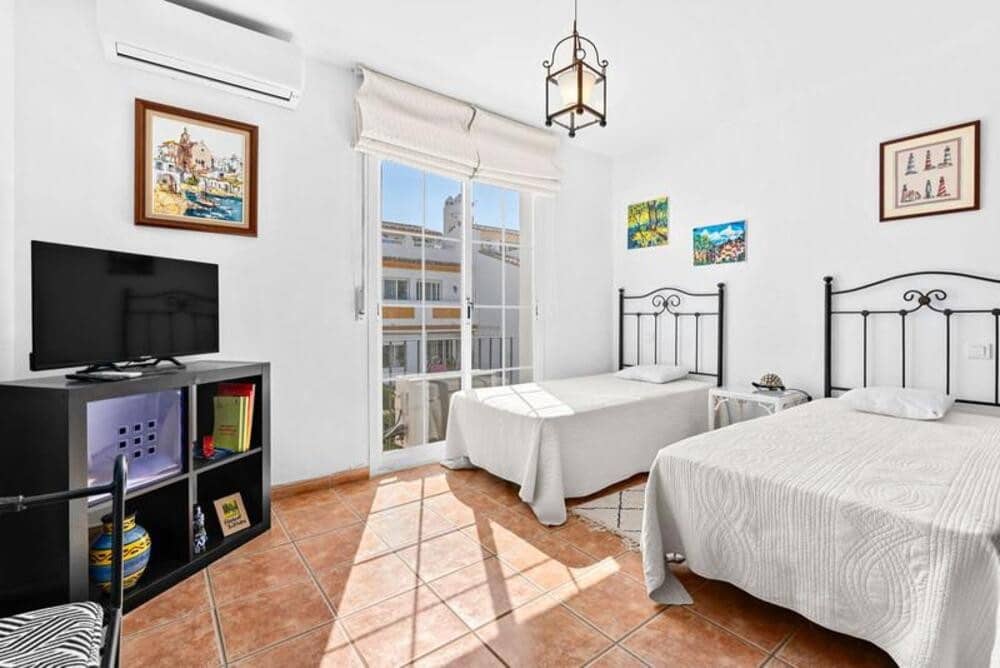 3 sovrum Hus till salu i Estepona med garage - 640 000 € (Ref: 9909942)