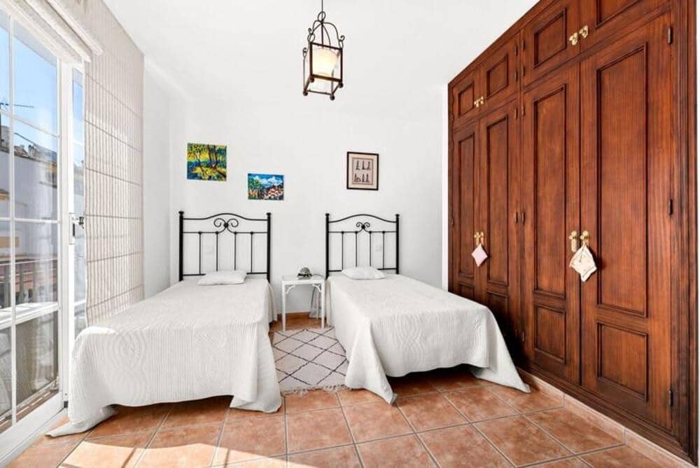 3 sovrum Hus till salu i Estepona med garage - 640 000 € (Ref: 9909942)